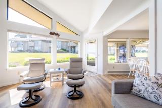 Beachcombers Bliss by AvantStay Steps to the Beach Ocean Views - Freeland - 3