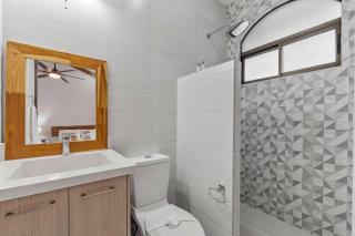 Pool Oasis, Concierge & 5min drive to the Beach - 2