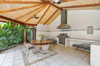 Spacious Condo Pool and BBQ - 8