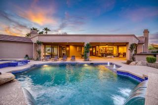 Desert Splash by AvantStay Pool Hot Tub Firepit - Scottsdale - 0