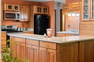Marina Village by AvantStay Walk to Lake Marina Balcony Patio - Greentown - 1