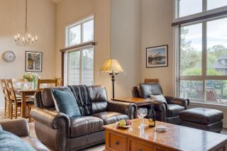 Forest Ridge Loop by AvantStay Hot Tub Private Community Amenities - Redmond - 1