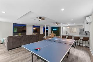 Fireside Fun by AvantStay Sleeps 18 Waterfront Pool - 9