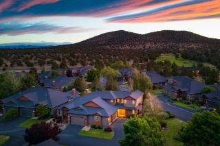 Forest Ridge Loop by AvantStay Hot Tub Private Community Amenities - Redmond - 0