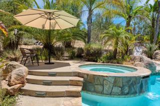 Burgundy by AvantStay Basketball Court Pool Hot Tub Outdoor Kitchen City Escape - - 4