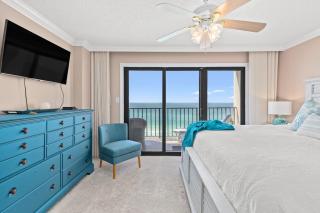 Beachfront Breeze by AvantStay Beachfront Condo - 9