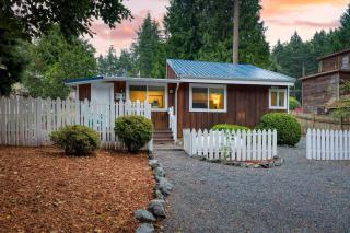 Cottage By The Bay by AvantStay 0.5mi to Beach - Freeland - 0