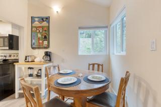 Cottage By The Bay by AvantStay 0.5mi to Beach - Freeland - 1