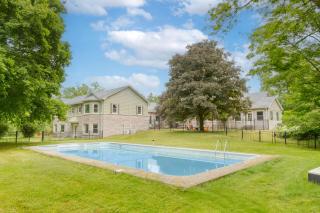 Game Farm Villa by AvantStay 10BDR Private Pond Spa Pool Family-Friendly - Catskill - 9