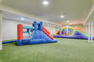 Game Farm Villa by AvantStay 10BDR Private Pond Spa Pool Family-Friendly - Catskill - 7