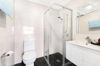 Modern New 3BR Townhouse with Free Parking - Belconnen - 8