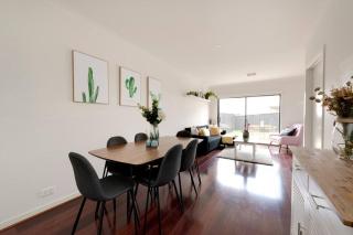 Modern New 3BR Townhouse with Free Parking - 5