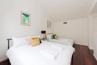 Modern New 3BR Townhouse with Free Parking - Belconnen - 3