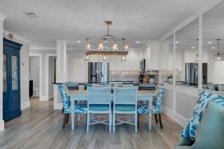 118 Seascape by AvantStay Pool Oceanfront Views - Isle of Palms - 2