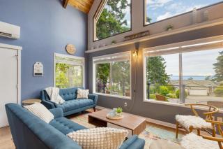 Polnell Point Lookout by AvantStay Water Views Hot Tub Large Patio - Oak Harbor - 3