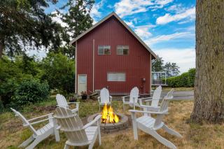 Polnell Point Lookout by AvantStay Water Views Hot Tub Large Patio - Oak Harbor - 7