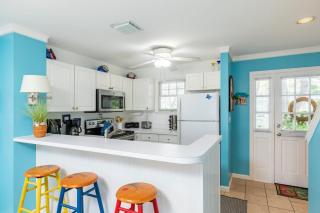 Southard Getaway by AvantStay w Covered Patio Great Location Shared Pool Week Long Stays - Key West - 3