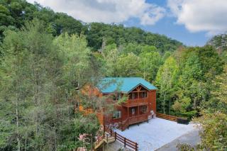 Bluestem Bluebell by AvantStay Incredible Views w Large Balcony Indoor Pool - Sevierville - 0