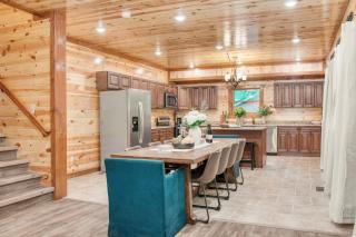 Bluestem Bluebell by AvantStay Incredible Views w Large Balcony Indoor Pool - Sevierville - 1