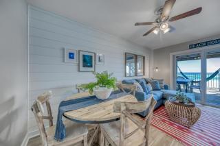 Weekender by AvantStay Gorgeous BEACH FRONT Home w Ocean View - Destin - 1