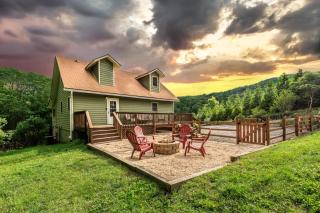 Hickory Nut Hideaway by AvantStay Mountain Views - Gerton - 0