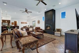 Villa Toscana by AvantStay Palatial Villa With Spa Pool Theater Game Room Permit4769 - Palm Springs - 2