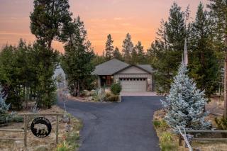Black Bear Cabin by AvantStay Modern Bend Escape Mt. Bachelor Ski Cabin - Bend - 0