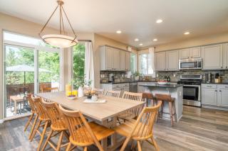 Ponderosa Pines by AvantStay Gorgeous Deck 10 mins from Central Bend Family Friendly - Bend - 9