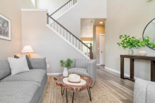 Ponderosa Pines by AvantStay Gorgeous Deck 10 mins from Central Bend Family Friendly - Bend - 1