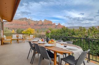 Sedona Sunrise by AvantStay Majestic Red Rocks Views~Walk to Jordan Trailhead~Peloton Bike~Hot Tub~WiFi - Sedona - 0