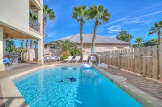Golden Horizon by AvantStay Walk 2 Beach Pets Ok - Destin - 0
