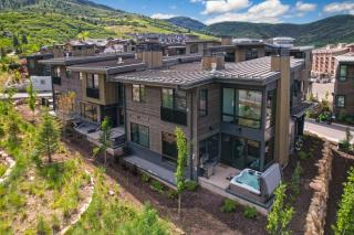 Encore by AvantStayMinutes from the Slopes in PC w Hot Tub - Park City - 5