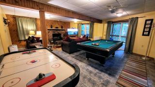 The Bear Foot Lodge by AvantStay Game Room Deck BeachLake Access - Albrightsville - 8