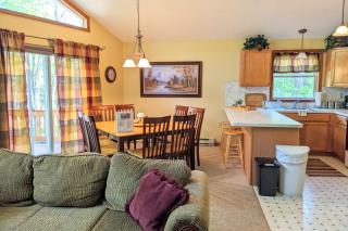 The Bear Foot Lodge by AvantStay Game Room Deck BeachLake Access - Albrightsville - 7