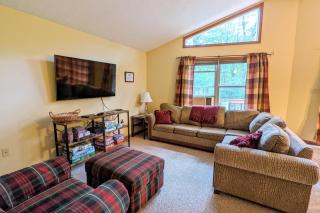 The Bear Foot Lodge by AvantStay Game Room Deck BeachLake Access - Albrightsville - 6