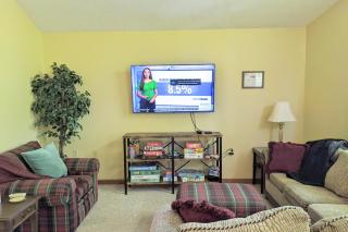 The Bear Foot Lodge by AvantStay Game Room Deck BeachLake Access - Albrightsville - 3