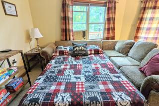 The Bear Foot Lodge by AvantStay Game Room Deck BeachLake Access - Albrightsville - 5