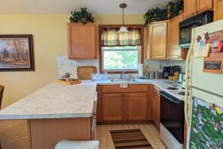 The Bear Foot Lodge by AvantStay Game Room Deck BeachLake Access - Albrightsville - 2