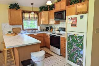 The Bear Foot Lodge by AvantStay Game Room Deck BeachLake Access - Albrightsville - 1