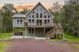 Otter Banks by AvantStay Sleeps 18 Hot Tub Views Game Room - Albrightsville - 0
