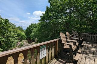 Sky View Chalet by AvantStay Stunning Interior Spacious Deck Hot Tub View - Lake Harmony - 6