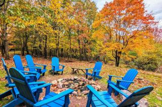 Sky View Chalet by AvantStay Stunning Interior Spacious Deck Hot Tub View - Lake Harmony - 5