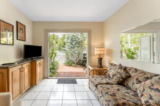 Conch Adventure by AvantStay Great Location w Patio Outdoor Dining and Shared Pool Week Long Stays - Key West - 5