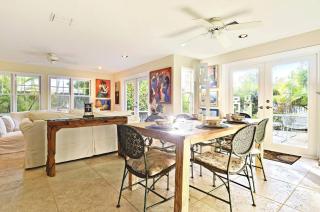Artist Garden by AvantStay Great Location w Balcony Outdoor Dining Shared Pool BBQ Week Long Stays - 0