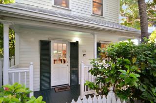 Artist Garden by AvantStay Great Location w Balcony Outdoor Dining Shared Pool BBQ Week Long Stays - Key West - 9