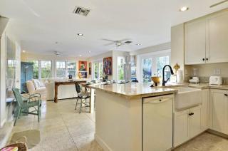 Artist Garden by AvantStay Great Location w Balcony Outdoor Dining Shared Pool BBQ Week Long Stays - Key West - 3