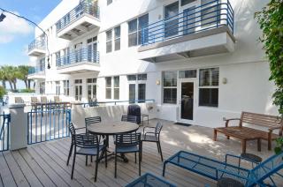 Trumans Hideaway by AvantStay Great Location w Patio Outdoor Dining BBQ Shared Pool Week Long Stays - Key West - 0