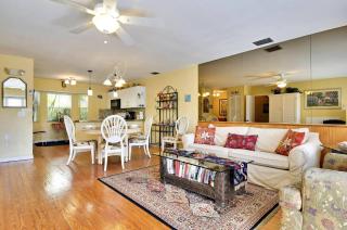 Duval Breeze by AvantStay Great Location Close to Beach Nightlife Shared Pool Week Long Stays - Key West - 9