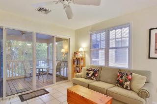 A Little Slice Of Paradise by AvantStay Communal Pool Screened in Porch Great Location Month Long Stays - Stock Island - 6