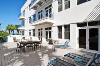 Sundown Refuge by AvantStay Great Location w Patio Outdoor Dining BBQ Shared Pool Week Long Stays - Key West - 0